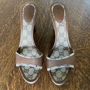 Vintage Gucci brown leather/canvas front strap, open toed high heels